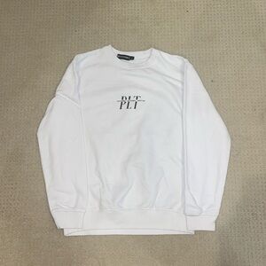 PRETTYLITTLETHING LOGO WHITE GRAPHIC PRINT SWEATSHIRT